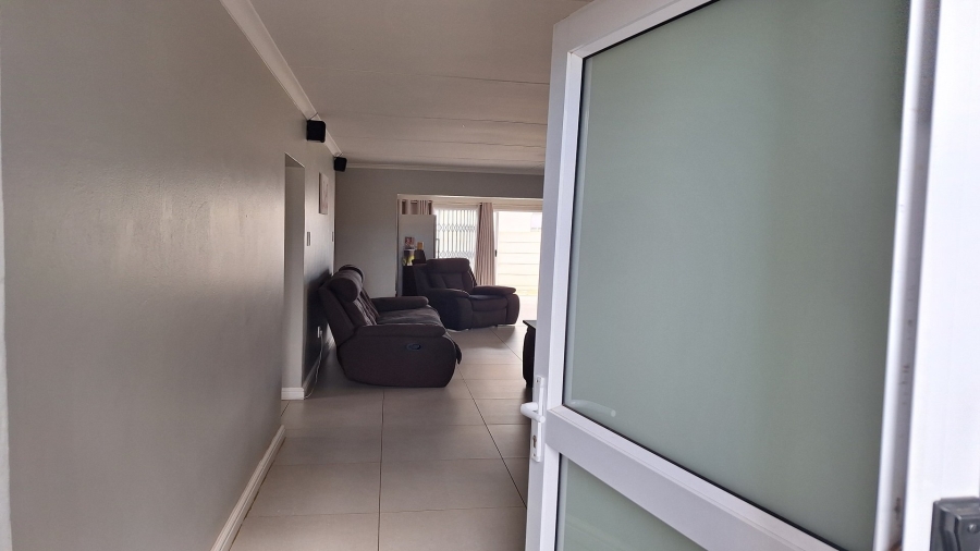 3 Bedroom Property for Sale in Overbaakens Eastern Cape